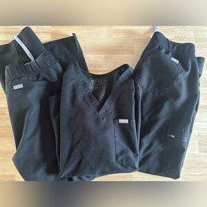 Figs Black Scrub Set